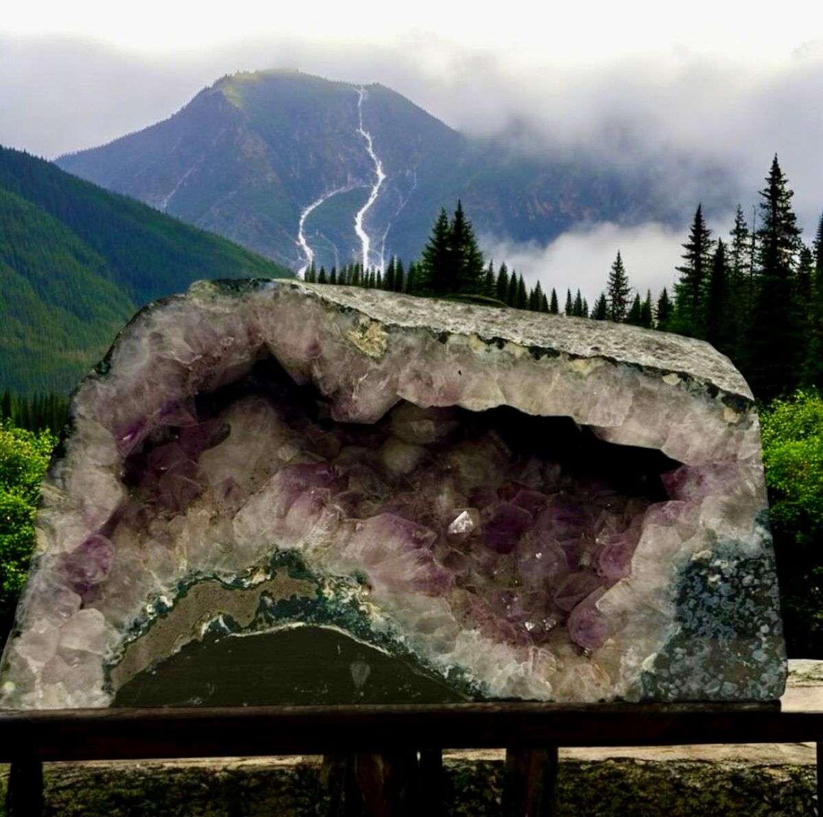 Stor Ametyst/Bergkrystall Geode Cut Base 10kg 