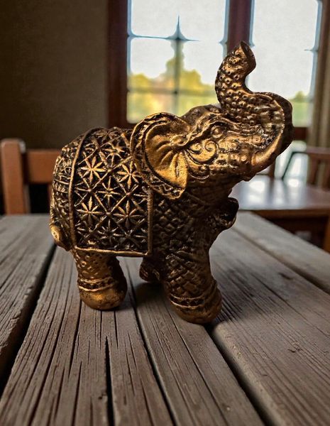 Hovedbilde Elefantfigur Gull Medium